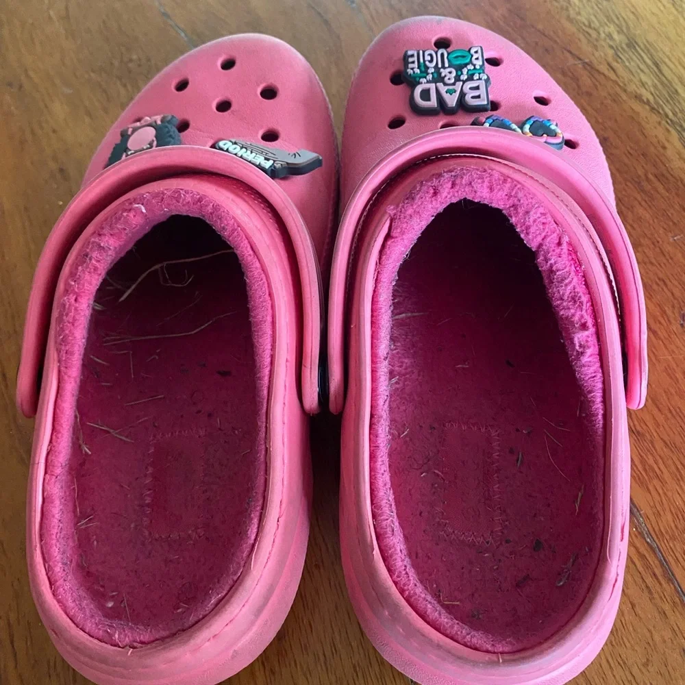 Classic Crocs pink with lining and sassy theme unisex children’s size‎ 13